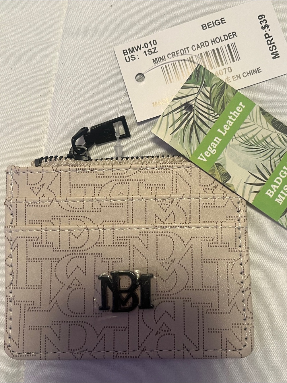 Badgley Mischka Mini Card Holder in Beige NWT Retail 39$